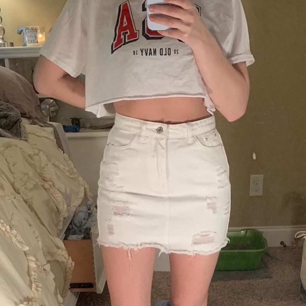 Super cute white jean skort! Worn once